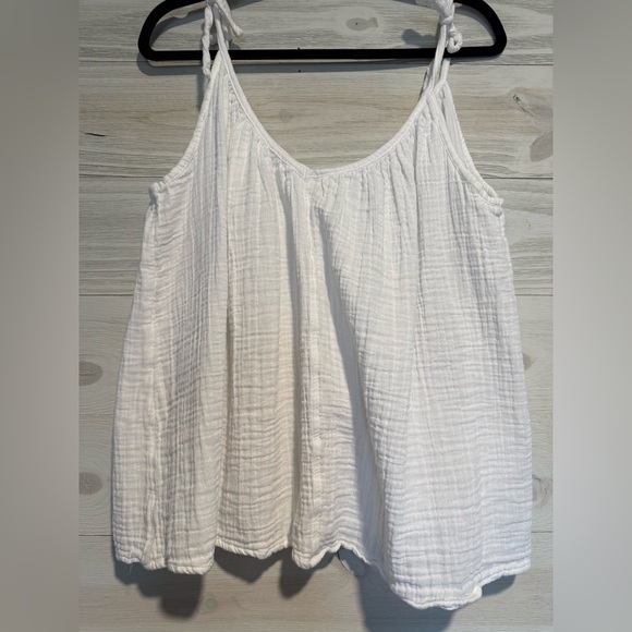 Old Navy Tops - Old Navy White Textured Camisole Top~XL